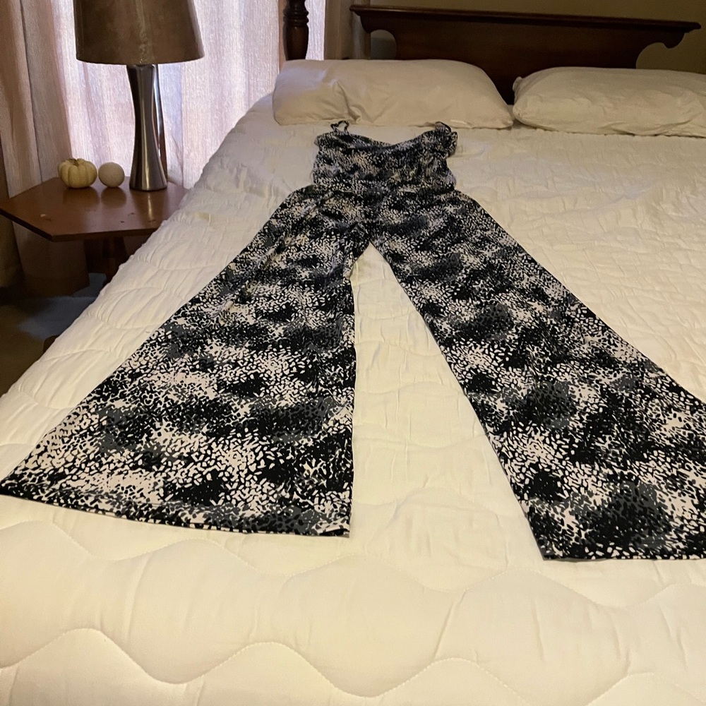 Veronica M Black and White Patterned Jumpsuit. XS - Picture 2 of 3